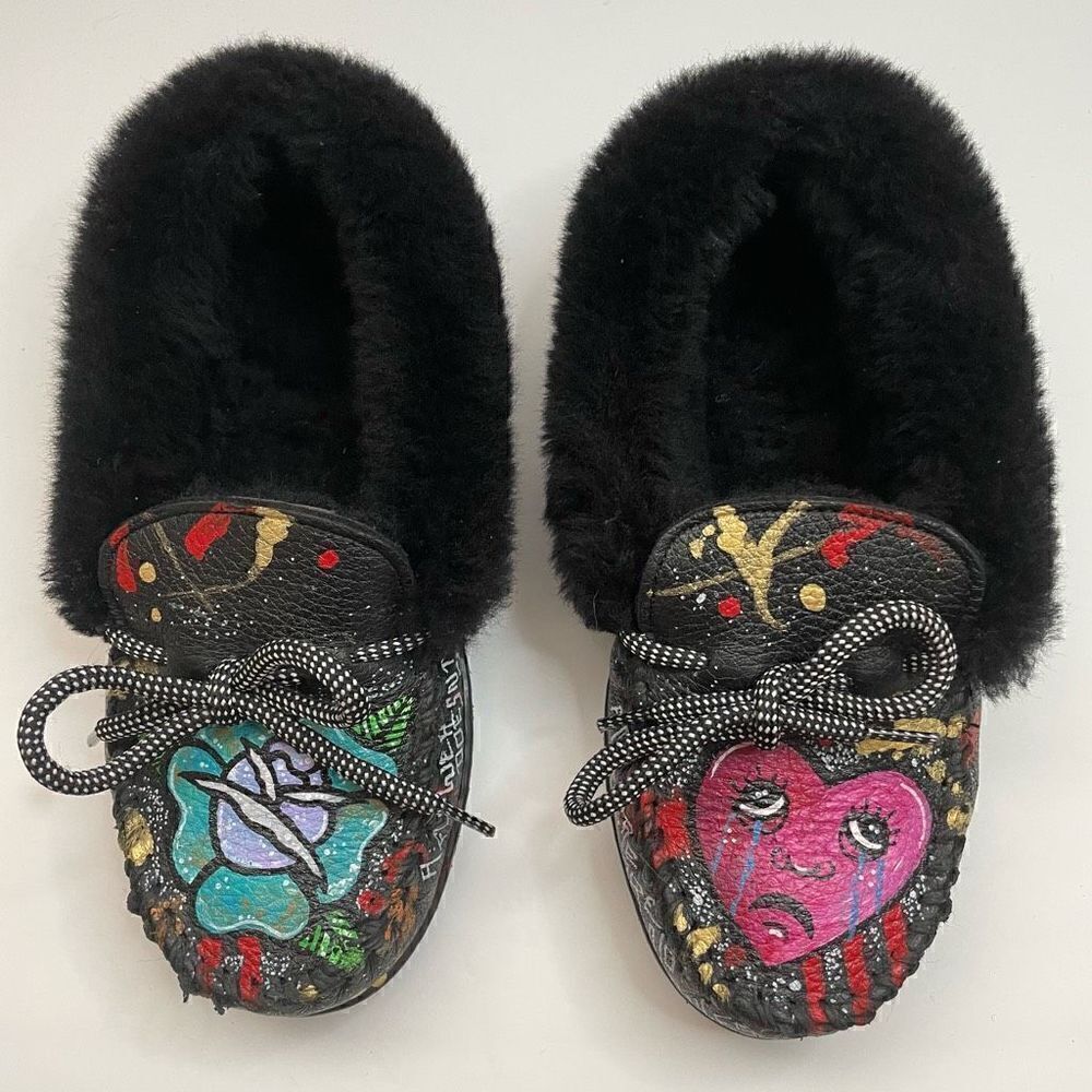 Minnetonka Handmade Custom Sheep Fur Lined Slippers Trail of Tears Art Women’s 5